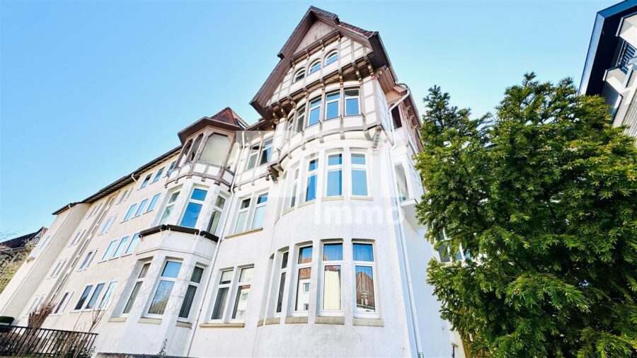 Hochwertige 5-Zi Wohnung in Traumlage mit Balkon in gepflegter Jugendstil-Villa + Panoramablick - Frontansicht